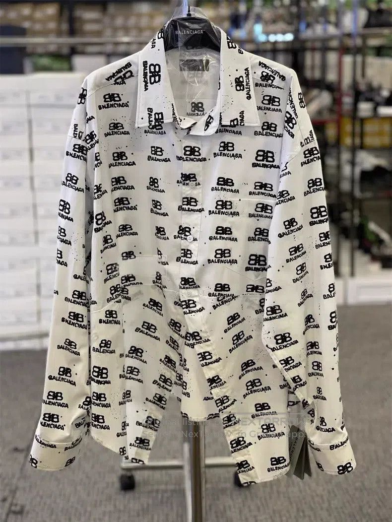 Balenciaga Balenciaga Women's long-sleeve large logo shirt Size XXS / US 00 / IT 34 - 1 Thumbnail