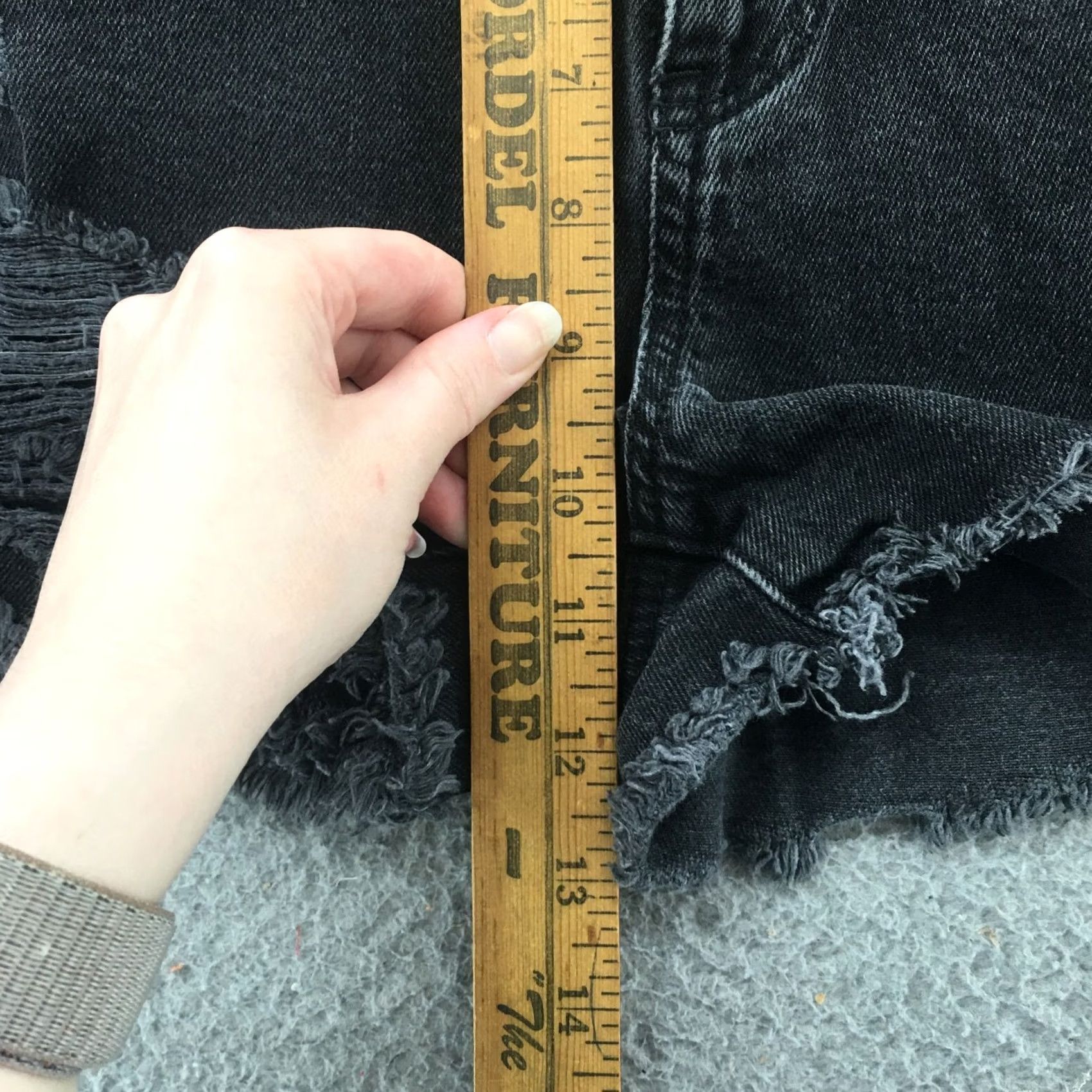 American Eagle Outfitters American Eagle Outfitters Mom Shorts Womens 6 Black Cotton Blend Distressed Zip Size 28" / US 6 / IT 42 - 7 Thumbnail