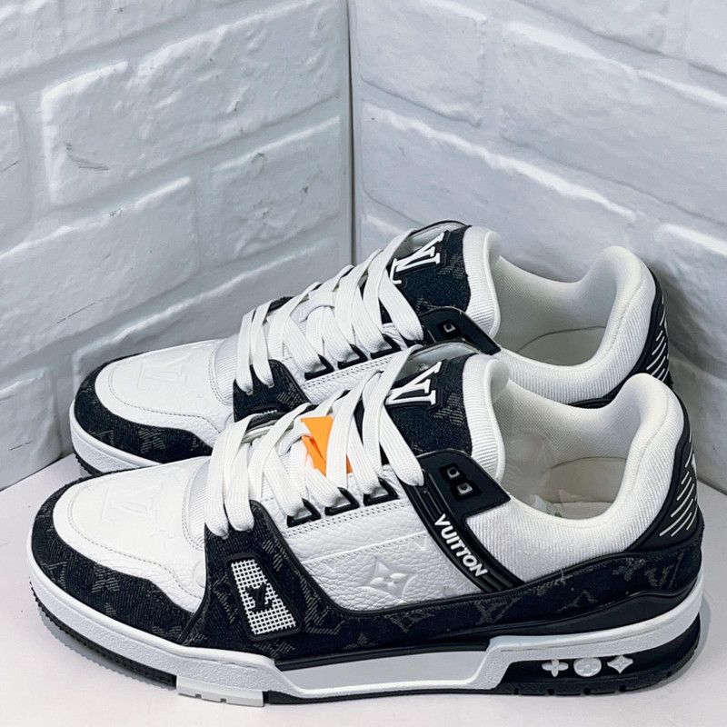 Louis Vuitton Louis Vuitton Low-Top Trainer Sneakers in Black and White 0079 Size US 10 / IT 40 - 1 Thumbnail