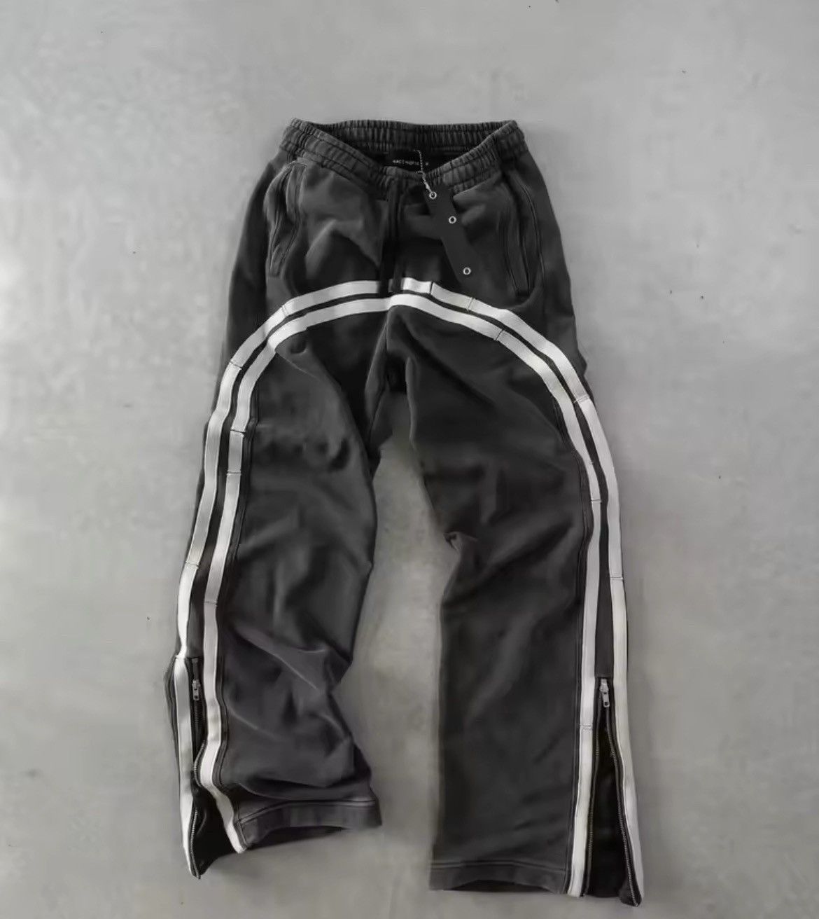 Vintage Baggy Jogging Pants Men And Women Y2K Size 40" / US 18 - 8 Thumbnail