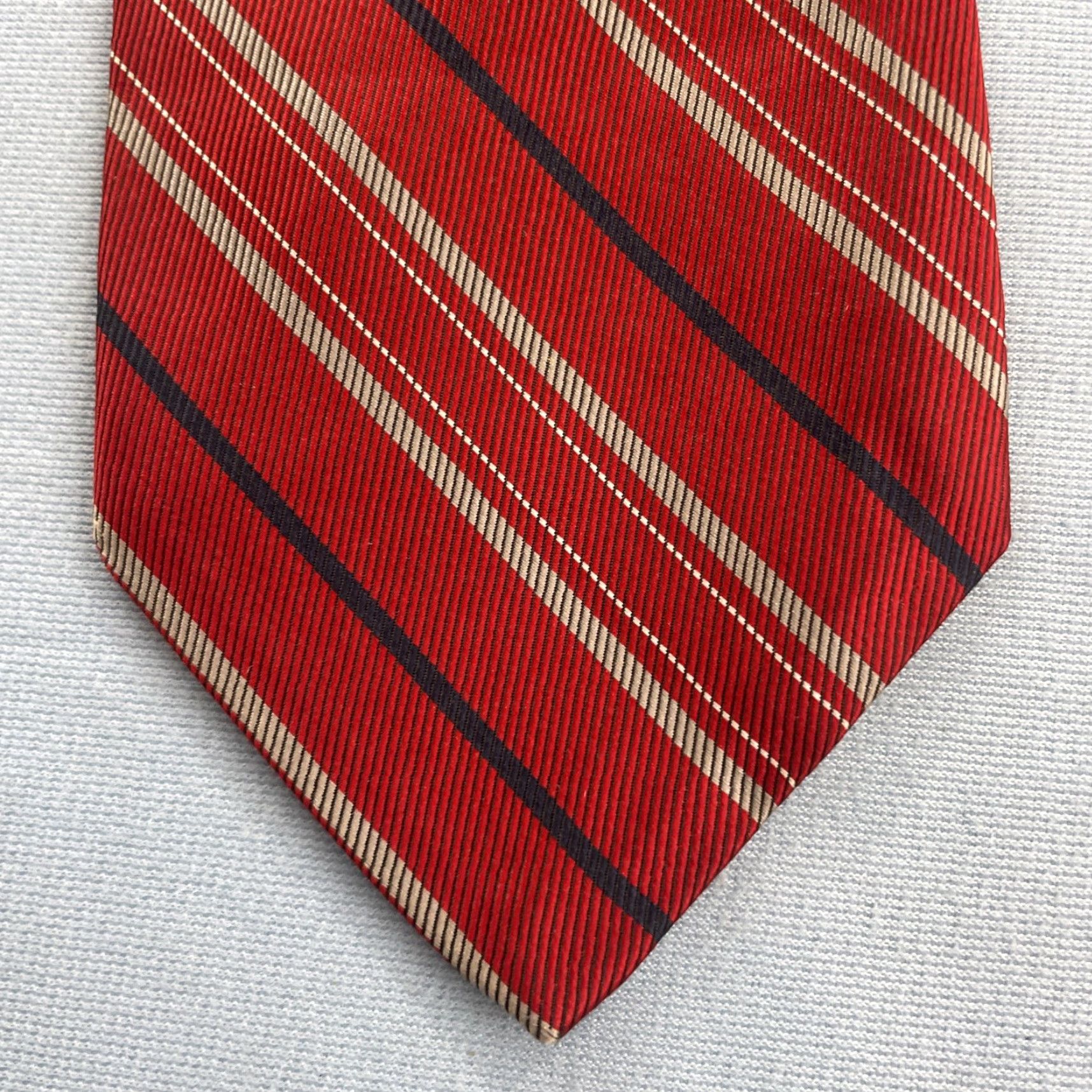 Robert Talbott VINTAGE Robert Talbott Bulluck's Wilshire Silk Repp Tie Red Striped Gray Blue 3.2x56 Neckwear/Necktie Mens Silk Tie Size ONE SIZE - 2 Thumbnail