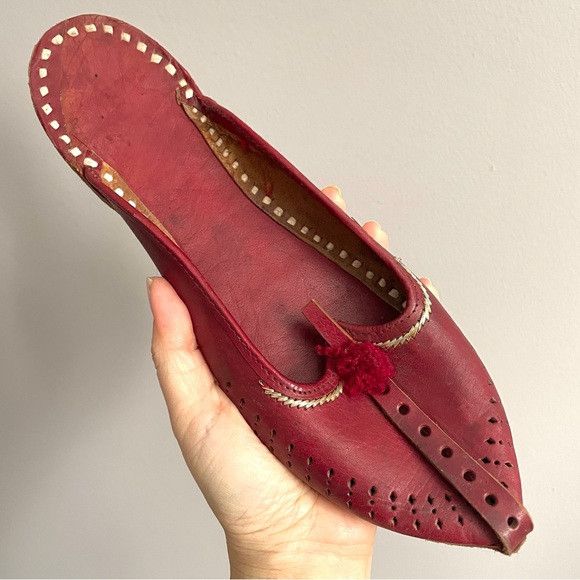 Vintage Vintage Handmade Red Pointy Leather Indian Slippers Size US 6 / IT 36 - 3 Thumbnail