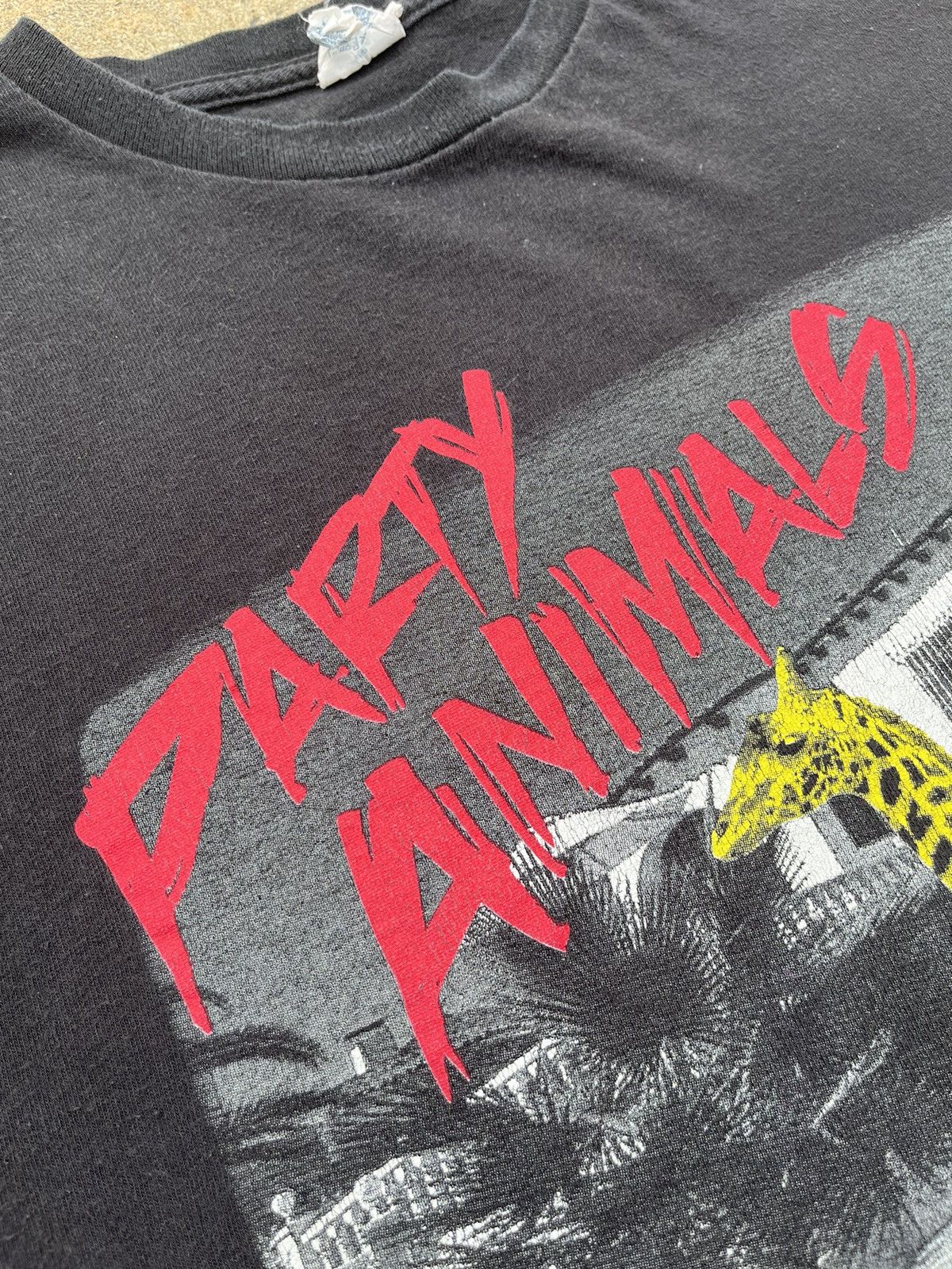 Vintage VINTAGE Y2K PARTY ANIMALS HUMOR T-SHIRT Size US XXL / EU 58 / 5 - 4 Thumbnail