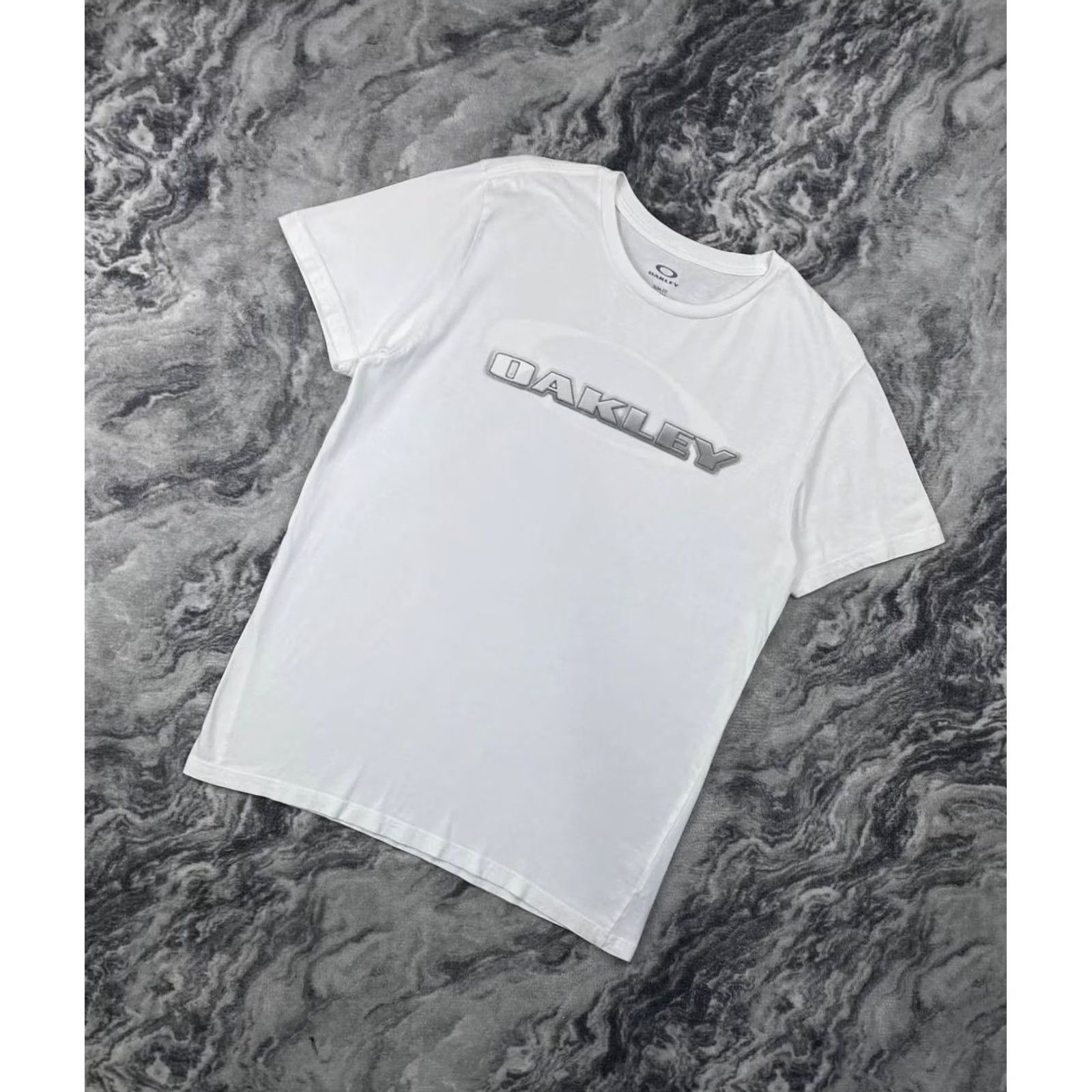 Oakley VINTAGE Oakley T Shirt Mens XL White Logo 3D Big Size US XL / EU 56 / 4 - 2 Thumbnail