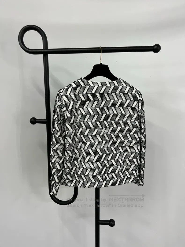 Chanel Chanel Black and white geometric printed jacket Size XS / US 0-2 / IT 36-38 - 2 Thumbnail