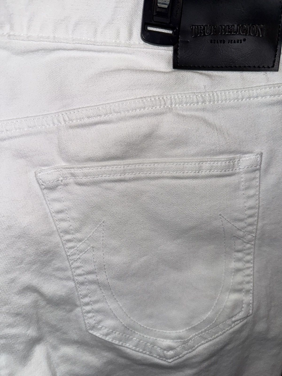 True Religion BNWT True Religion Geno Relaxed Slim White Ripped Jeans 31 Size US 31 - 7 Thumbnail