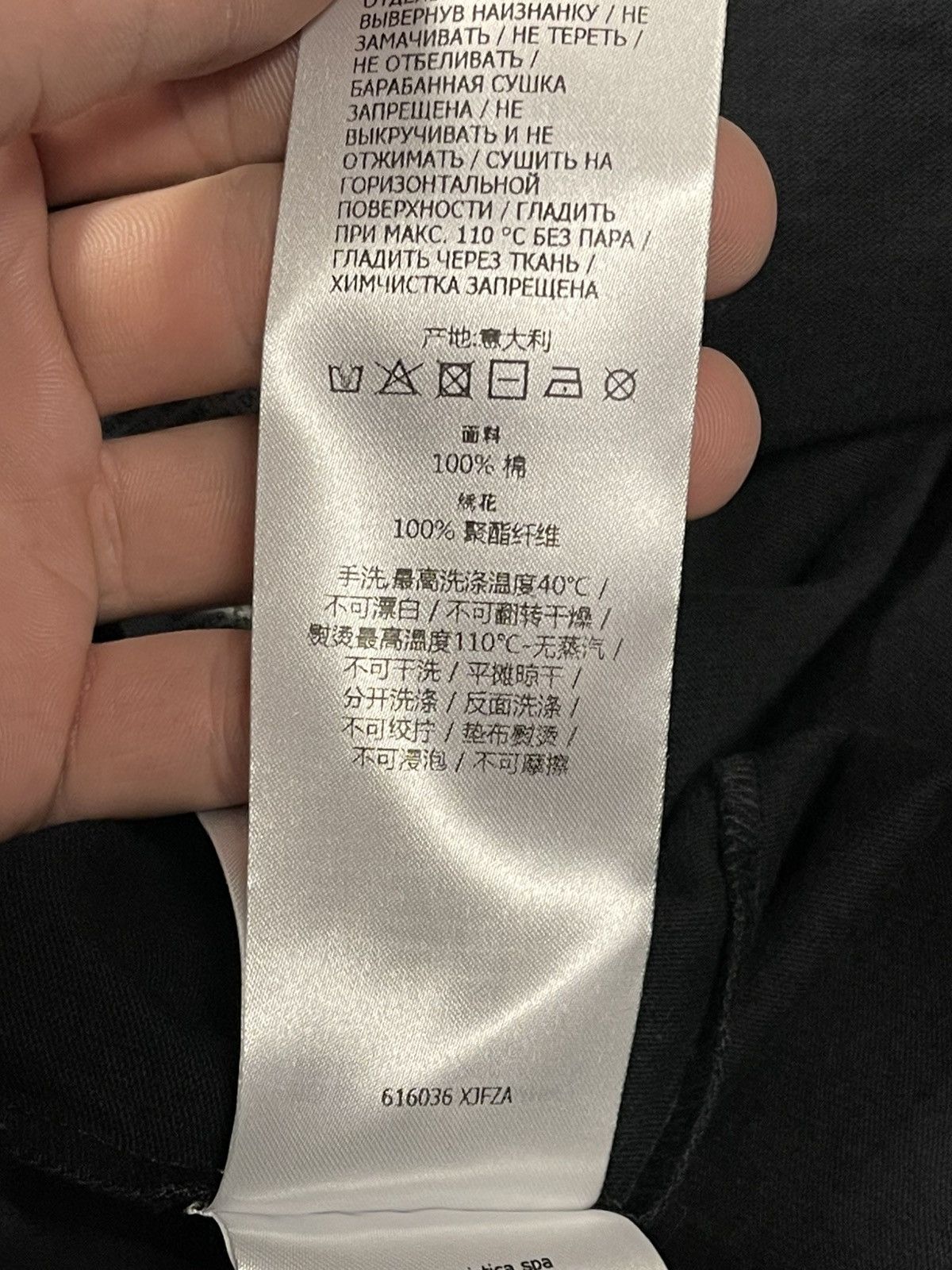 Gucci Size M - Gucci Embroidered Tee Black Brand New Size US M / EU 48-50 / 2 - 13 Thumbnail
