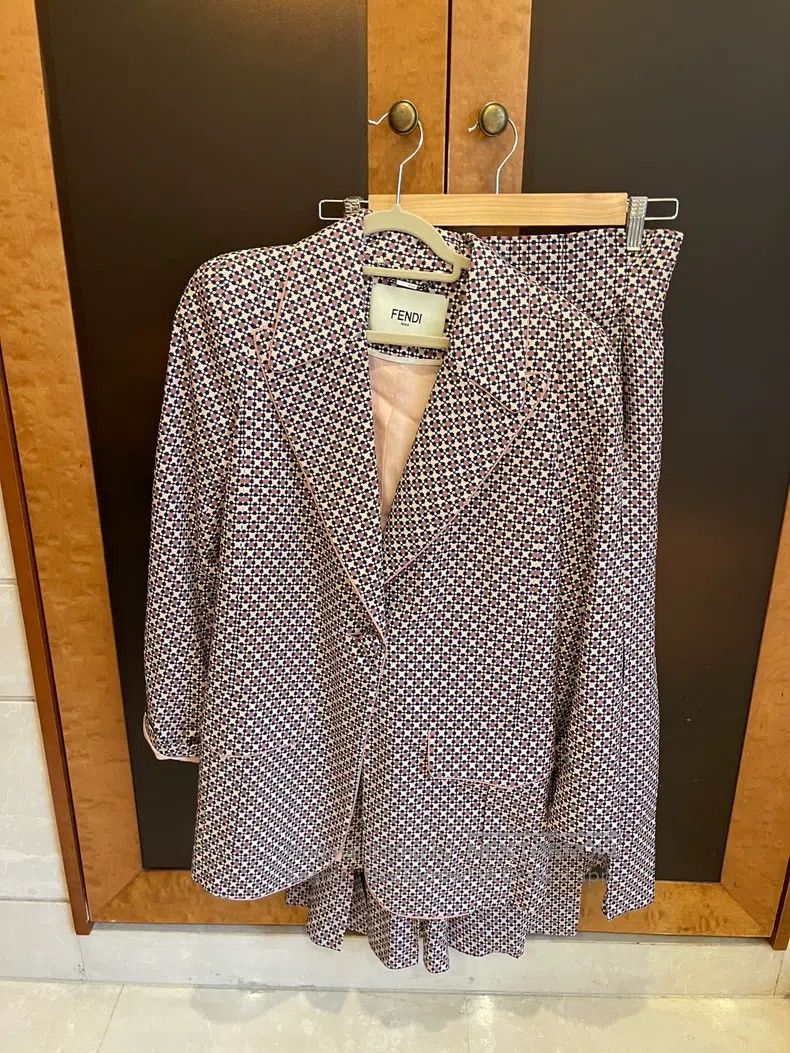 Fendi Fendi Mulberry Silk Business Suit Size XS / US 0-2 / IT 36-38 - 1 Thumbnail