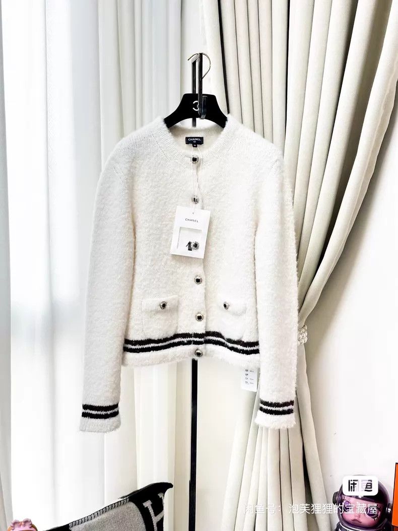 Chanel Chanel Brown edge cashmere long-sleeved knitted cardigan c Size XS / US 0-2 / IT 36-38 - 2 Thumbnail