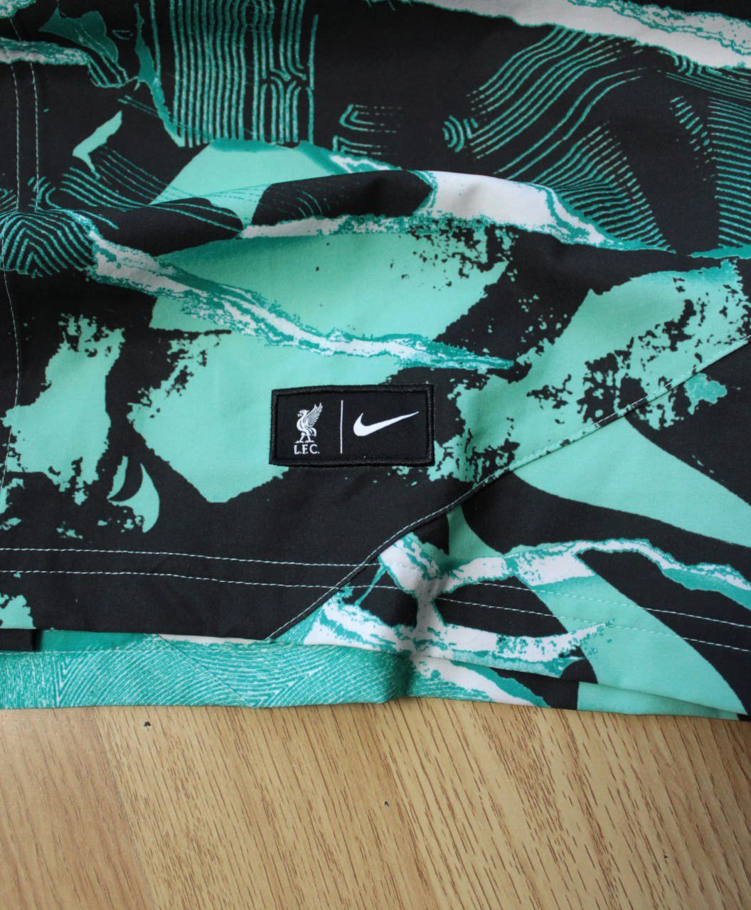 Nike 🔥 Nike Liverpool Dri Fit Jersey Button Up Shirt Size US S / EU 44-46 / 1 - 3 Thumbnail