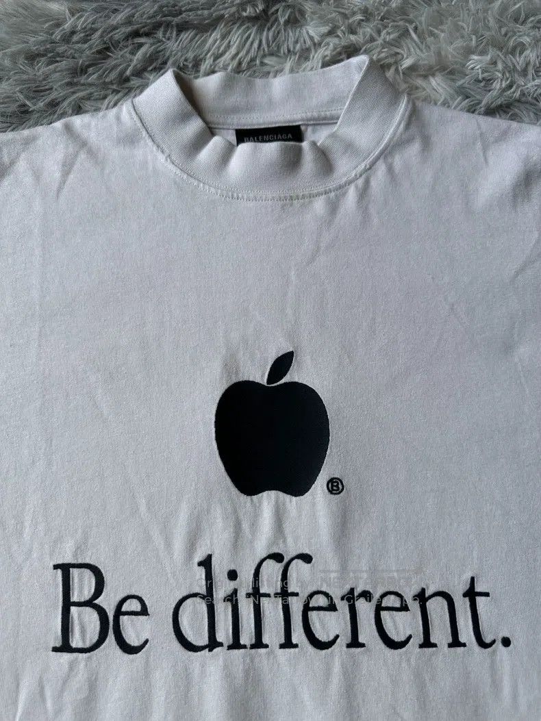 Balenciaga Balenciaga Off-white Apple Embroidered Short Sleeve Size US S / EU 44-46 / 1 - 4 Thumbnail