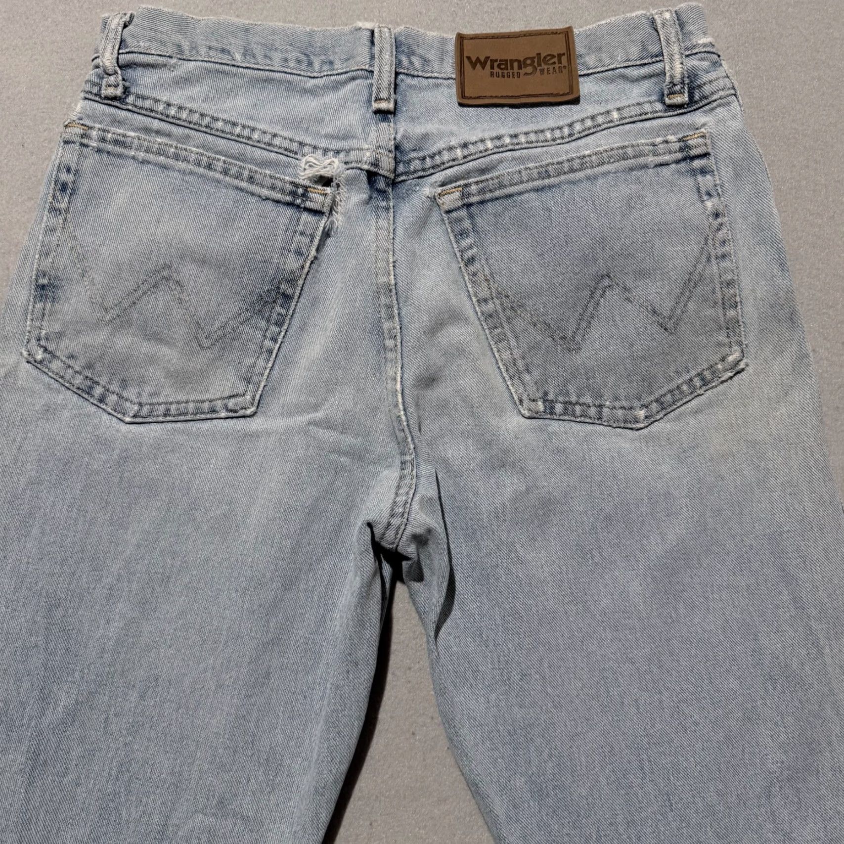 Wrangler Wrangler Jeans Men Blue Denim Distressed Relaxed Fit 32X32 Wrangler Rugged Wear Jeans Men Blue Denim Distressed Relaxed Fit 32X32 Size US 32 / EU 48 - 4 Thumbnail