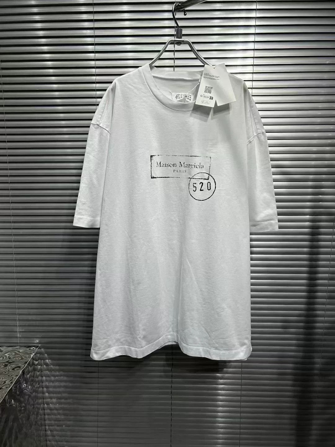 Maison Margiela maison margiela white logo short sleeve shirt Size US M / EU 48-50 / 2 - 1 Thumbnail