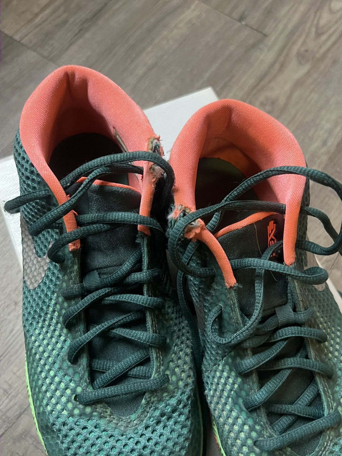 Nike Kyrie1 (gs) Size US 7 / EU 40 - 3 Thumbnail