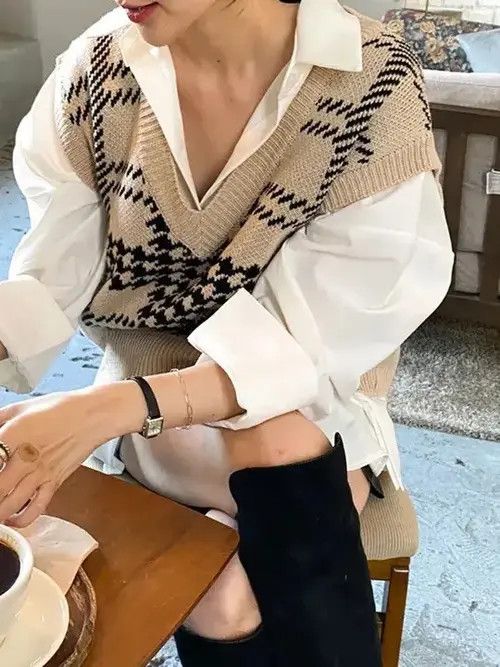 Other Autumn Chic Women Sweater Vest V-Neck Size ONE SIZE - 2 Thumbnail