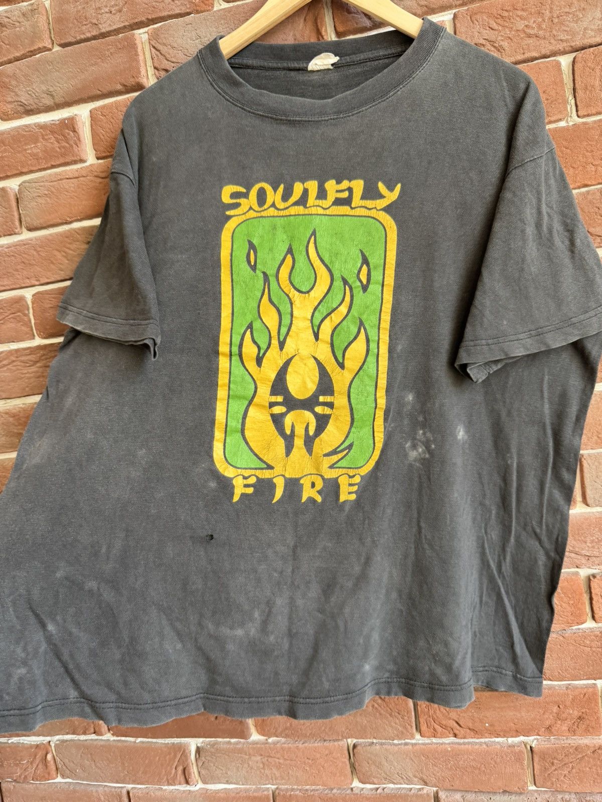 Band Tees 90s Soulfly Fire Vintage metal band tee numetal sepultura Size US L / EU 52-54 / 3 - 3 Thumbnail