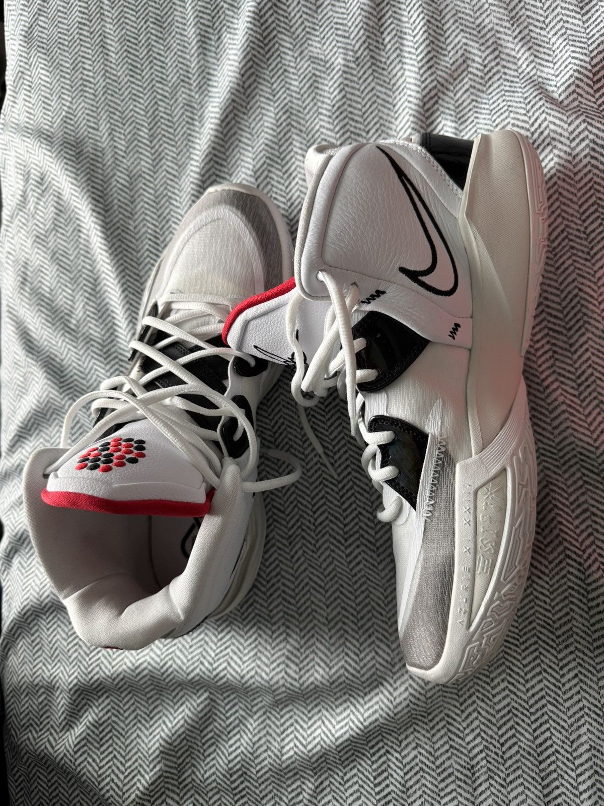 Nike 🏀 Nike Kyrie Infinity White/Black/University Red | Size 10 Size US 10 / EU 43 - 5 Thumbnail