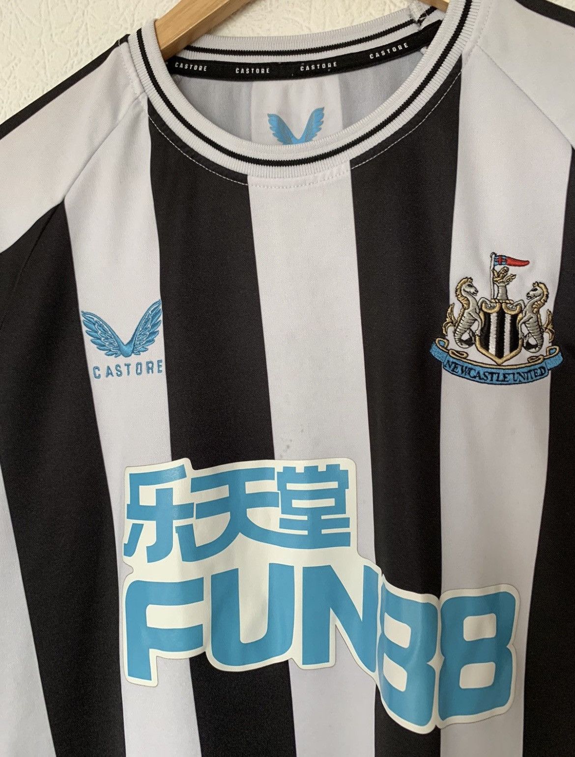 Castore NEWCASTLE UNITED CASTORE 2022/2023 HOME KIT SOCCER JERSEY Size US L / EU 52-54 / 3 - 2 Thumbnail