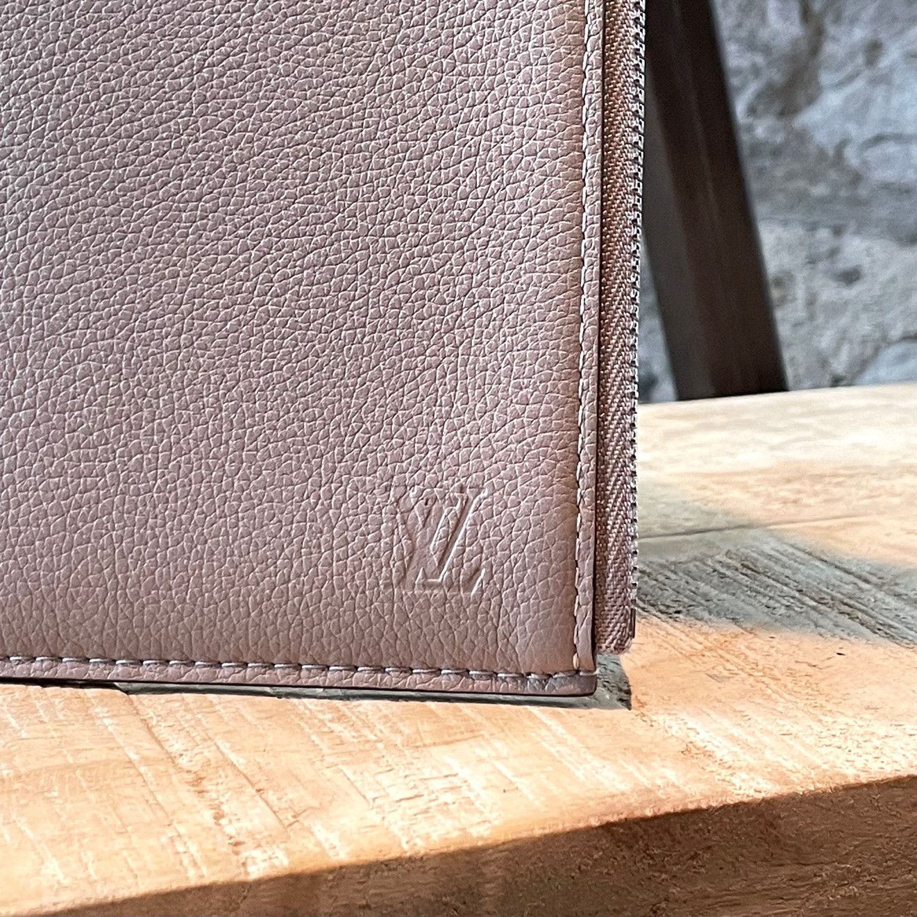 Louis Vuitton Louis Vuitton Pochette Jules Taupe Leather Zippered Pouch Size ONE SIZE - 2 Thumbnail
