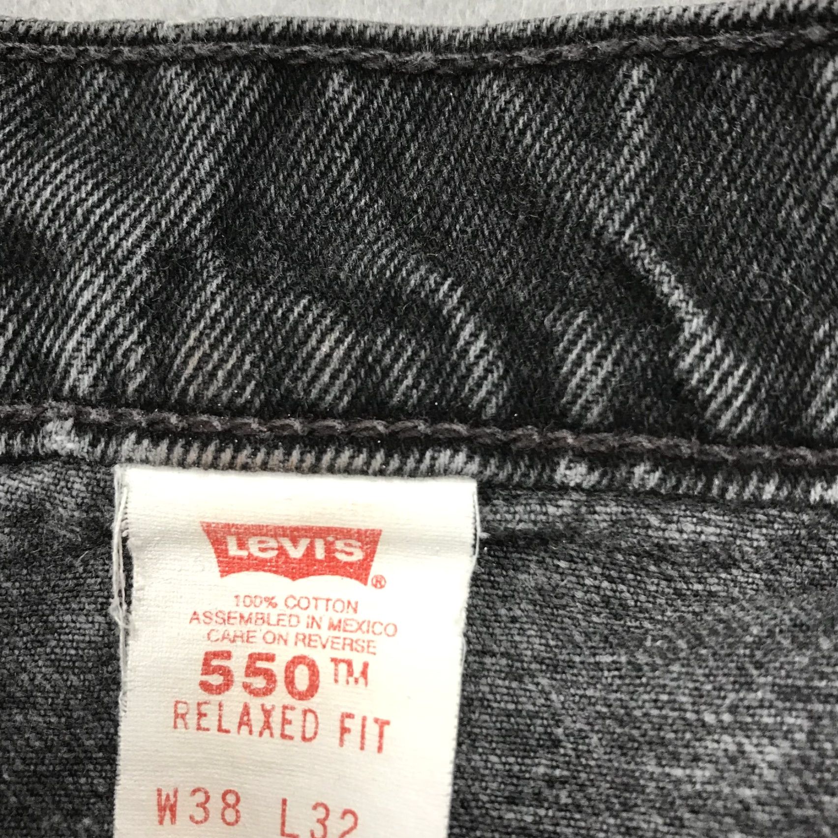 Levi's VINTAGE Levi's 550 Jeans Mens 38x32 Black Relaxed Fit Denim Tapered Leg Logo 90s Size US 38 / EU 54 - 5 Thumbnail