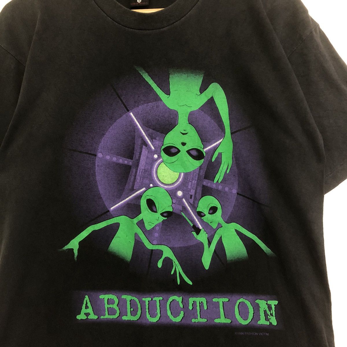 Fashion Victim VINTAGE FASHION VICTIM 96 ABDUCTION ALIEN TSHIRT Size US M / EU 48-50 / 2 - 2 Thumbnail