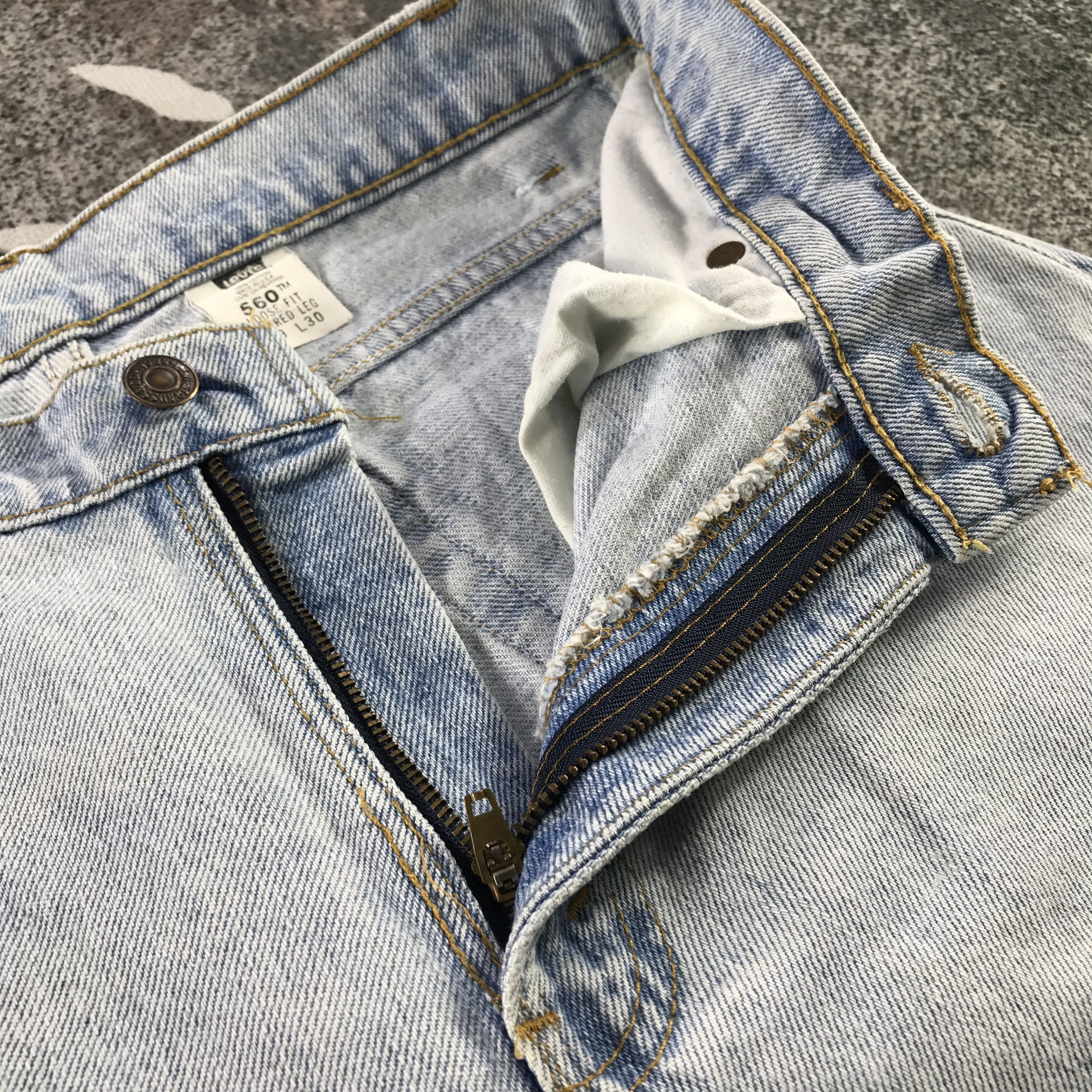 Levi's Vintage Levis 560 Jeans Light Wash Denim KJ3352 Size US 30 / EU 46 - 8 Thumbnail