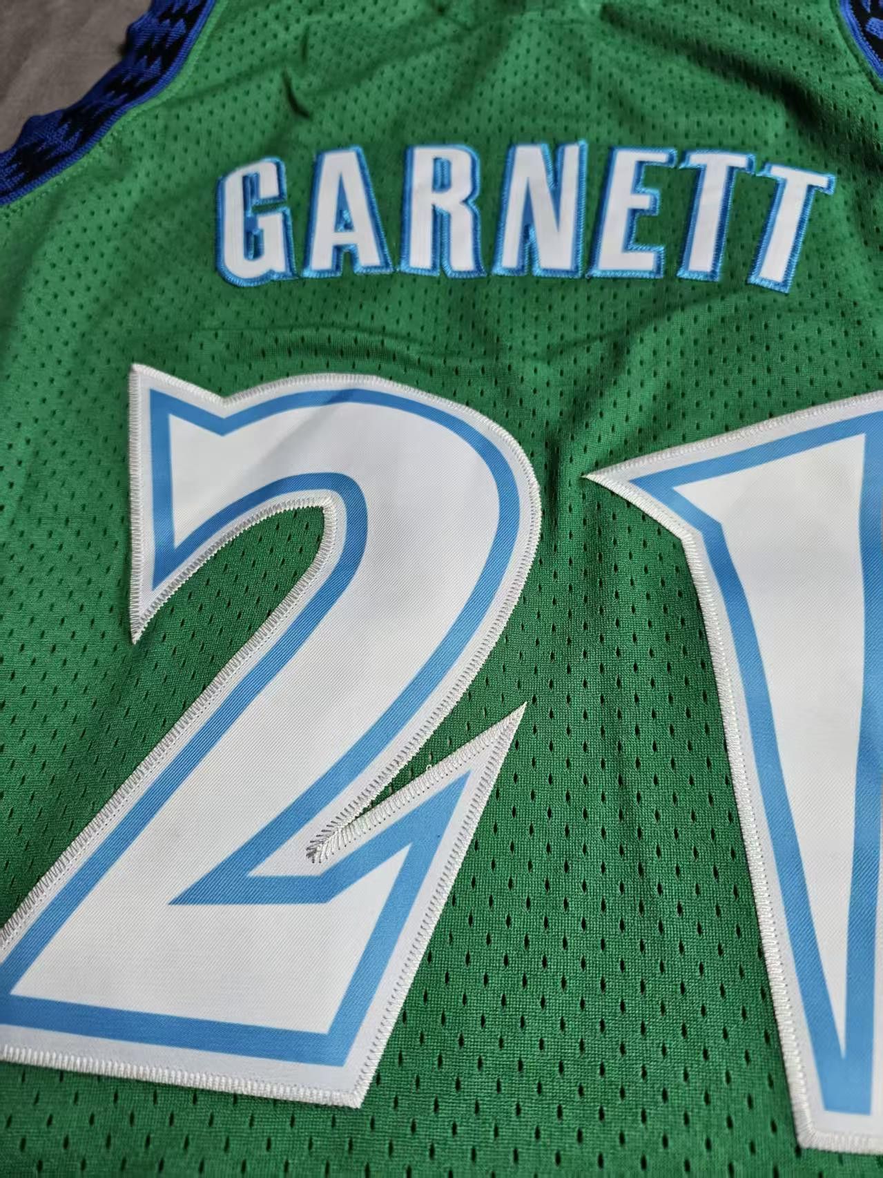 NBA #21 Kevin Garnett Jersey Timberwolves 1997 98 Size US L / EU 52-54 / 3 - 5 Thumbnail