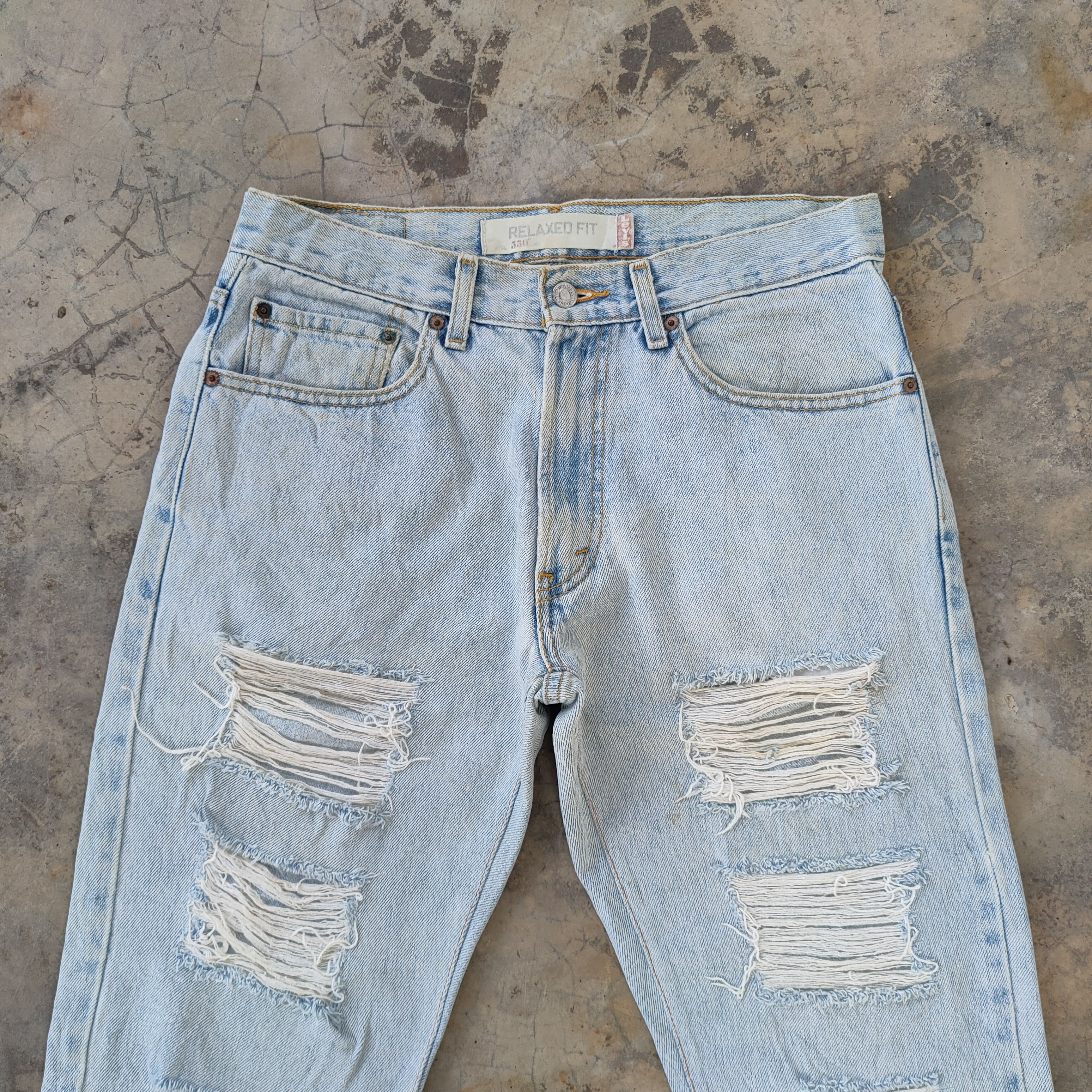 Levi's Vintage Clothing Vintage Levi's 550 Relaxed Fit light blue distressed Denim Size US 32 / EU 48 - 3 Thumbnail