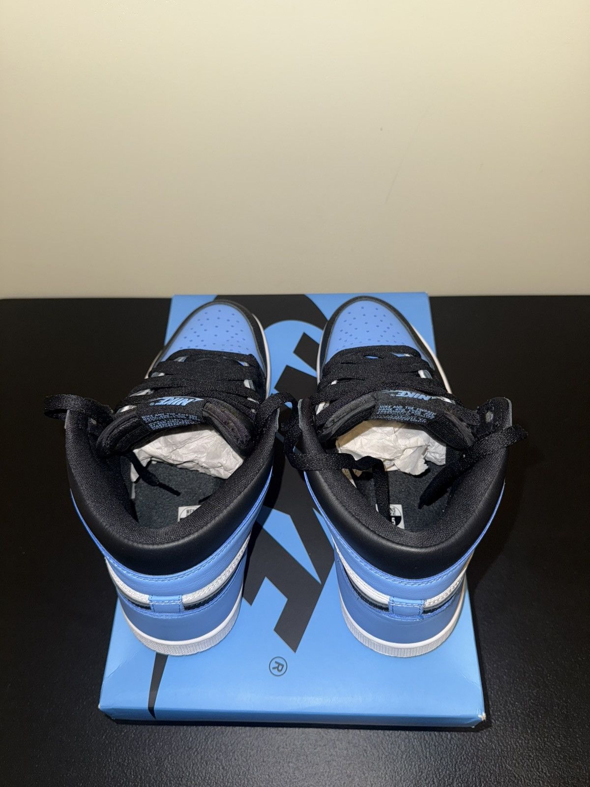 Nike Air Jordan 1 High OG University Blue Size US 8.5 / EU 41-42 - 7 Thumbnail