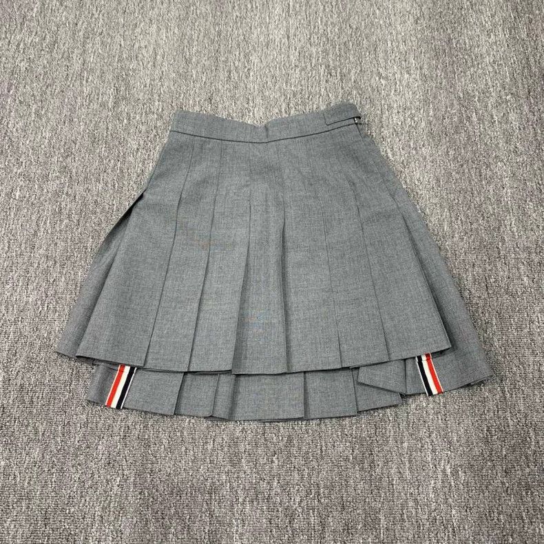 Thom Browne Thom Browne Pleated skirt 2503-Nextarrow Size 26" / US 2 / IT 38 - 1 Thumbnail
