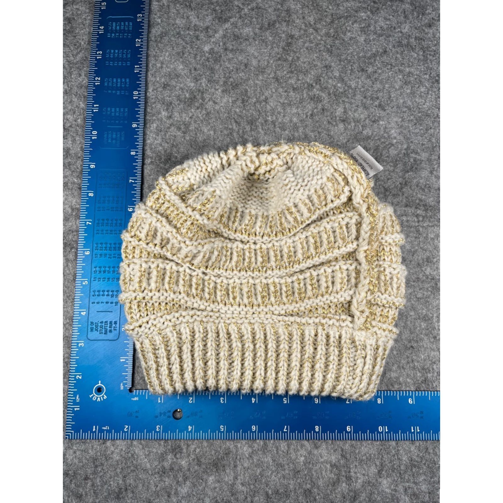 Vintage C.C Exclusive Beanie Toque Womens One Size Ivory Gold Knit Glittery Acrylic Ski Hat Size ONE SIZE - 6 Thumbnail