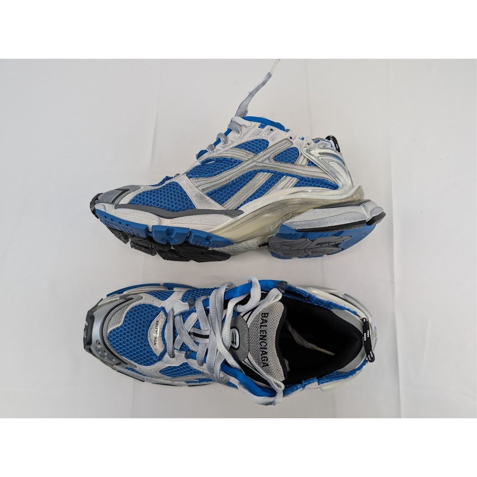 o1rshd1 Q:3 / Mesh Rubber Runner in Navy/White/Black/Grey
