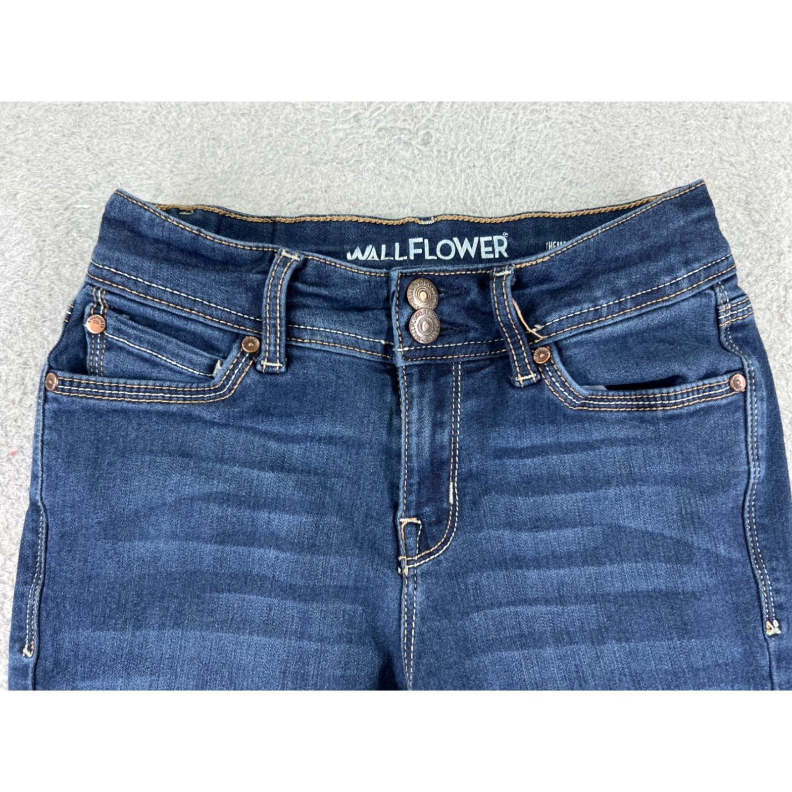 Vintage WallFlower Jeans Jeans Women 3 Blue Denim Skinny Low Rise 22x25 WallFlower Jeans Women 3 Blue Denim Jeans Skinny Low Rise 22x25 Size 26" / US 2 / IT 38 - 4 Thumbnail