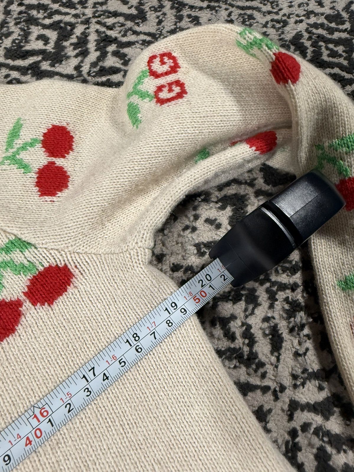 Gucci Gucci Wool Cherry Sweater Pullover Size Small Cream/Red Size S / US 4 / IT 40 - 9 Thumbnail