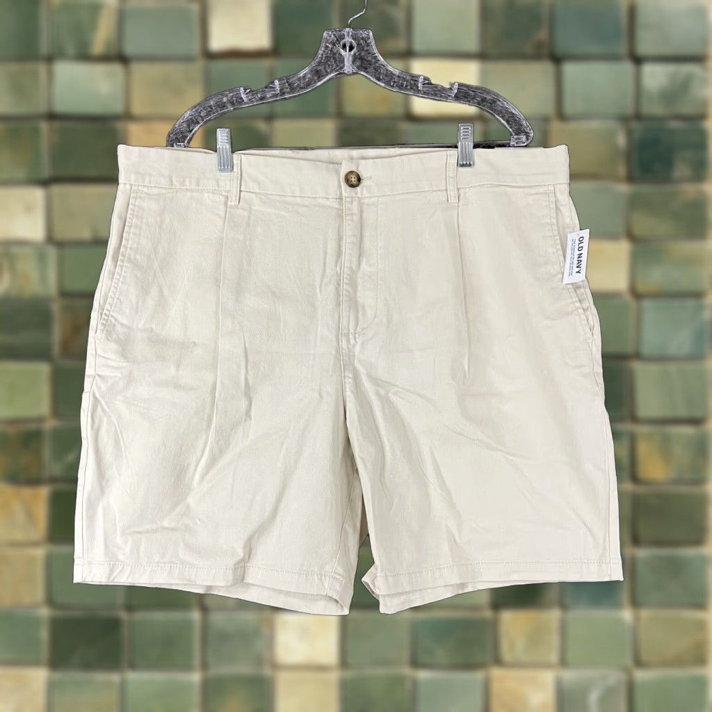Old Navy Old Navy Slim Built In Flex Shorts Adult 40 White Mens Size US 40 / EU 56 - 1 Thumbnail