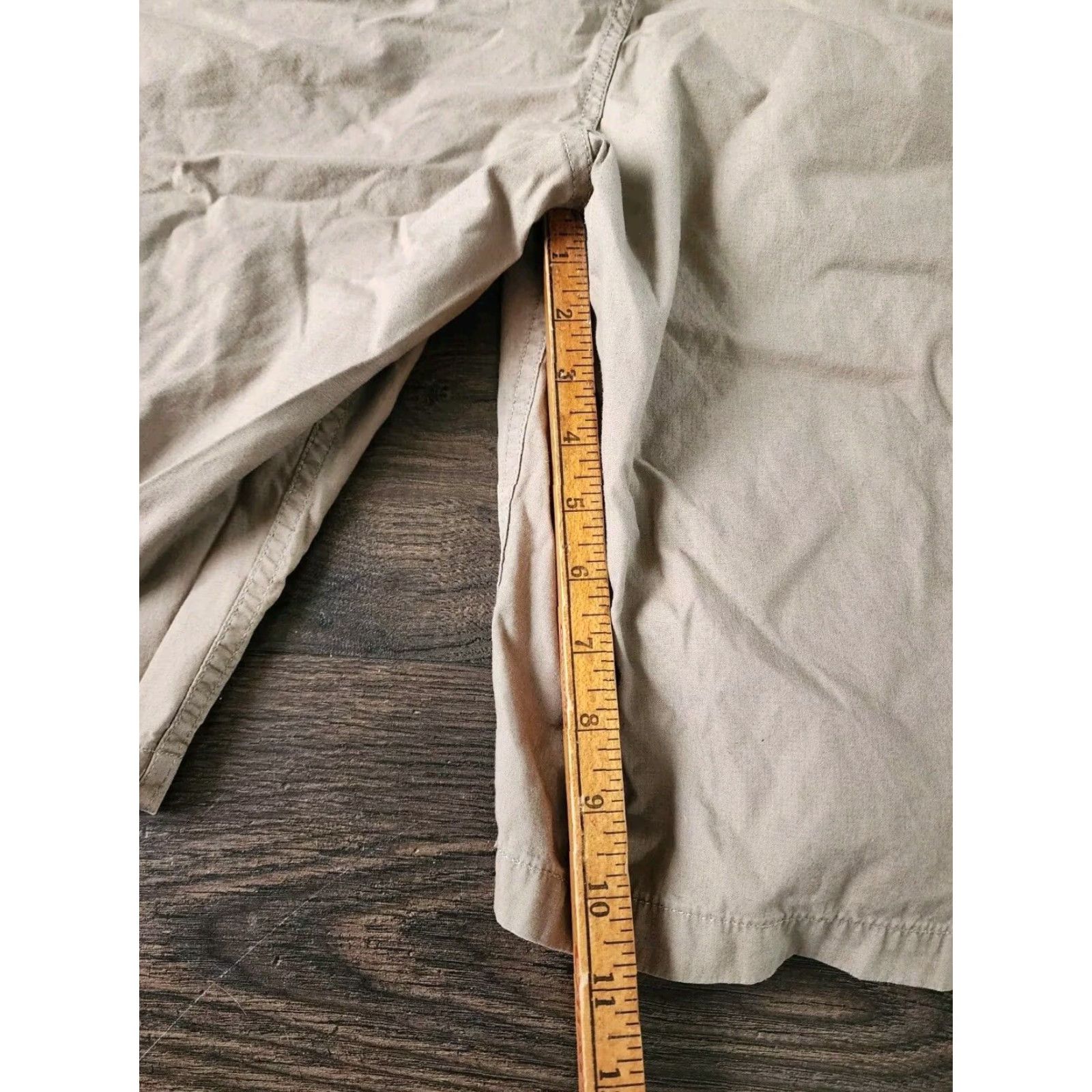 Levi's VINTAGE Levi's Cargo Shorts – Flat Front, Men’s 44, Beige, 11" Inseam, Relaxed Fit, Cotton, Outdoor/Casual, Pockets, Regular Size Size US 36 / EU 52 - 3 Thumbnail