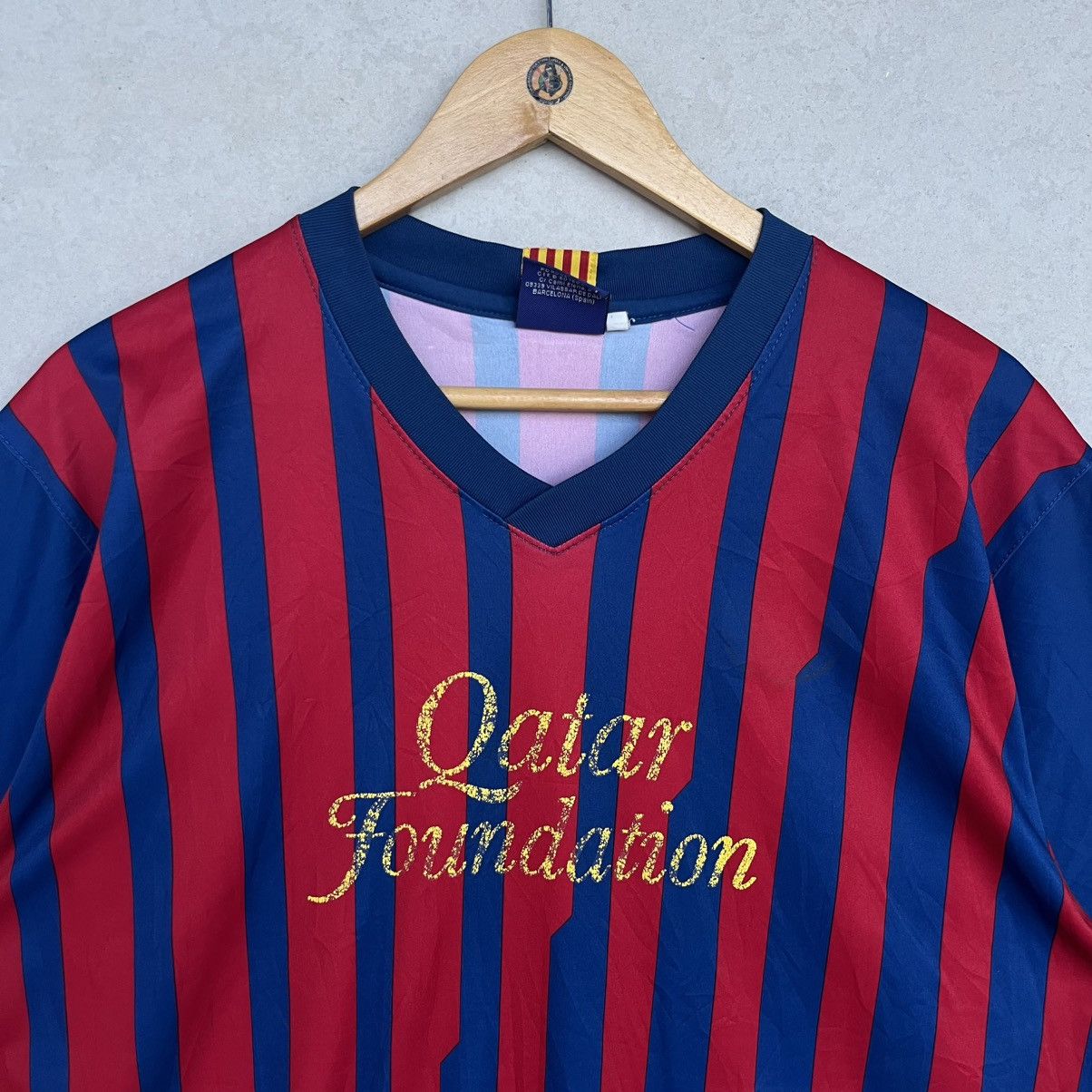 Other Vintage Barcelona Red & Blue Striped Football Shirt Size L Size US L / EU 52-54 / 3 - 4 Thumbnail