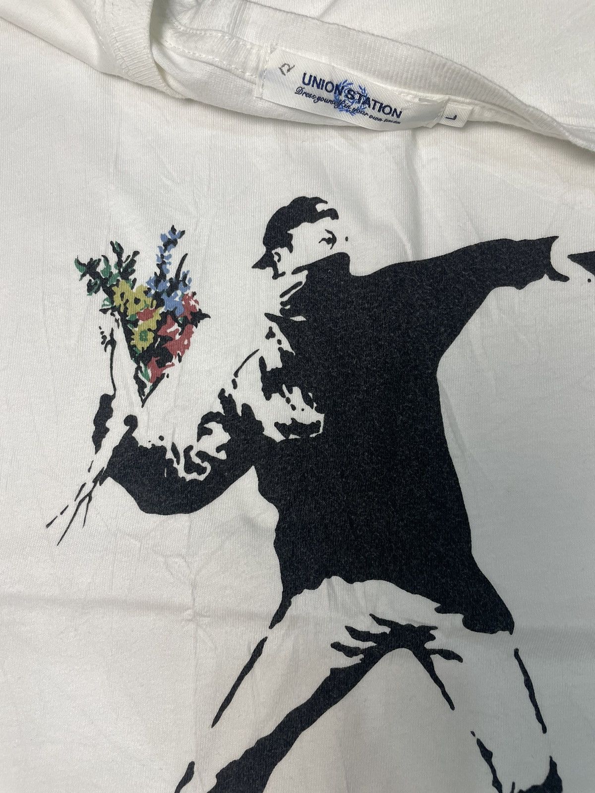 Other Banksy Flower Thrower Art Tees Size US L / EU 52-54 / 3 - 5 Thumbnail