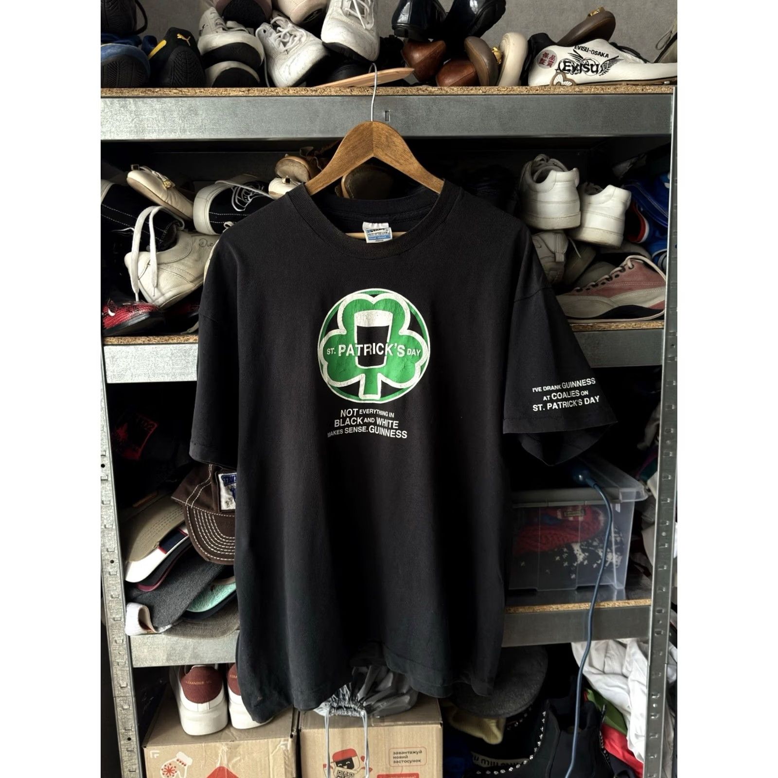 Vintage VINTAGE Screen Stars 1997 Guinness Patrick`s Day Shirt Mens XL Black Short Sleeve Logo 90s Merch T-Shirt Size US XL / EU 56 / 4 - 2 Thumbnail