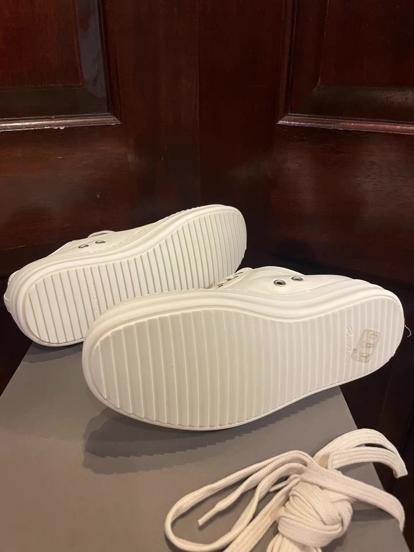Rick Owens Rick Owens 18SS Women's White Low-top Calfskin Big Ｑ25 Size US 6 / IT 36 - 4 Thumbnail