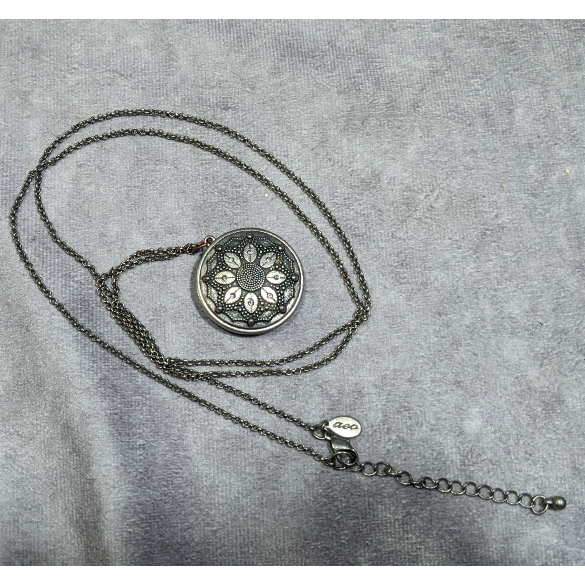 American Eagle Outfitters Bohemian Vintage Y2K AEO Floral Engraved Silver Tone Pendant Size ONE SIZE - 9 Thumbnail