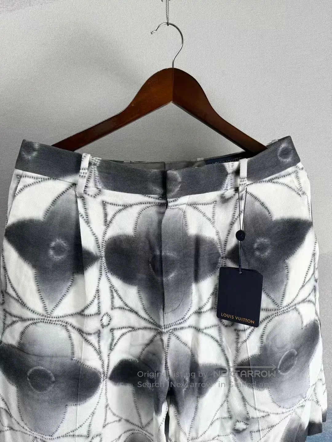 Louis Vuitton Louis Vuitton Ink Floral Print Shorts. Size US 40 / EU 56 - 2 Thumbnail