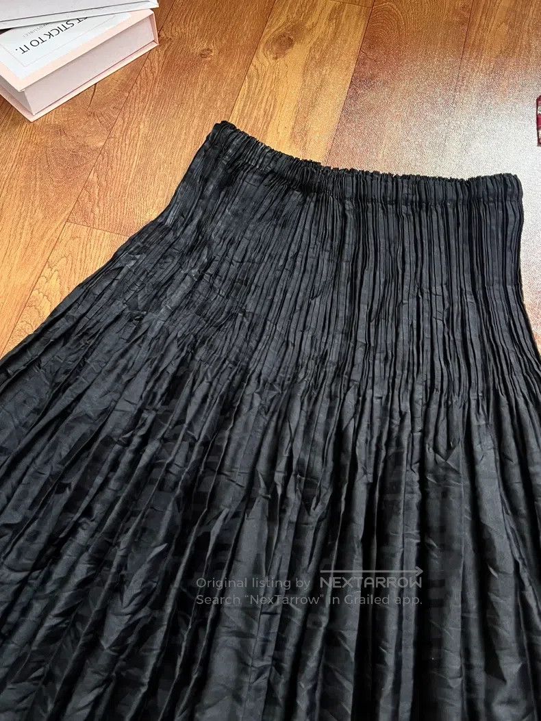 Issey Miyake Issey Miyake Black Versatile Pleated Midi Skirt Size 25" / US 0 / IT 36 - 5 Thumbnail