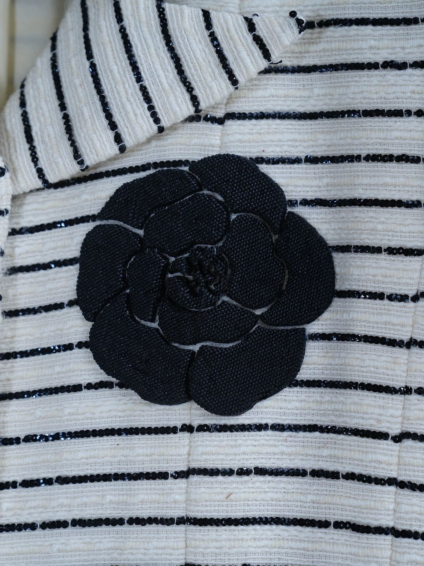 Chanel Chanel 2001 Black/White Sequin Camellia Dress Fr38/M Size S / US 4 / IT 40 - 5 Thumbnail