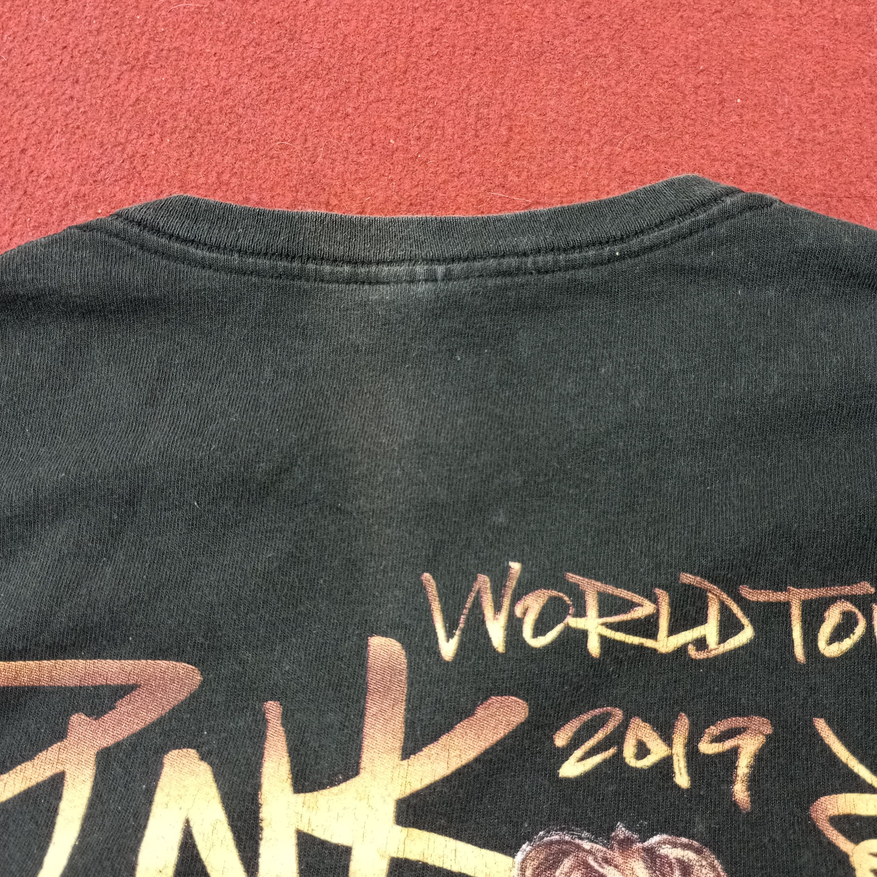 Band Tees × Vintage Pink Rock Music Singer World Tour Tshirt Size US L / EU 52-54 / 3 - 11 Thumbnail