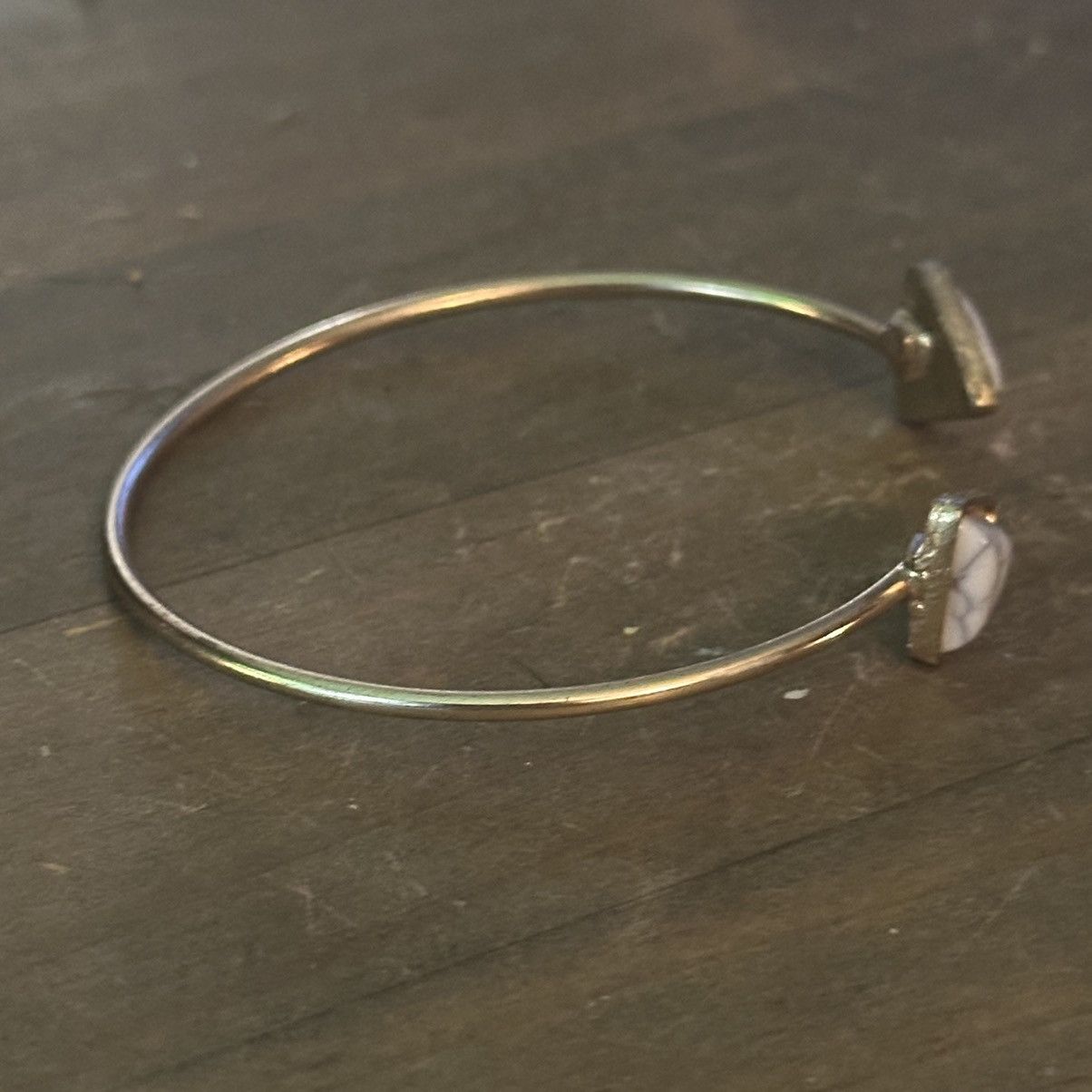Other Gold tone white marbeled triangle cuff bracelet Size ONE SIZE - 6 Thumbnail