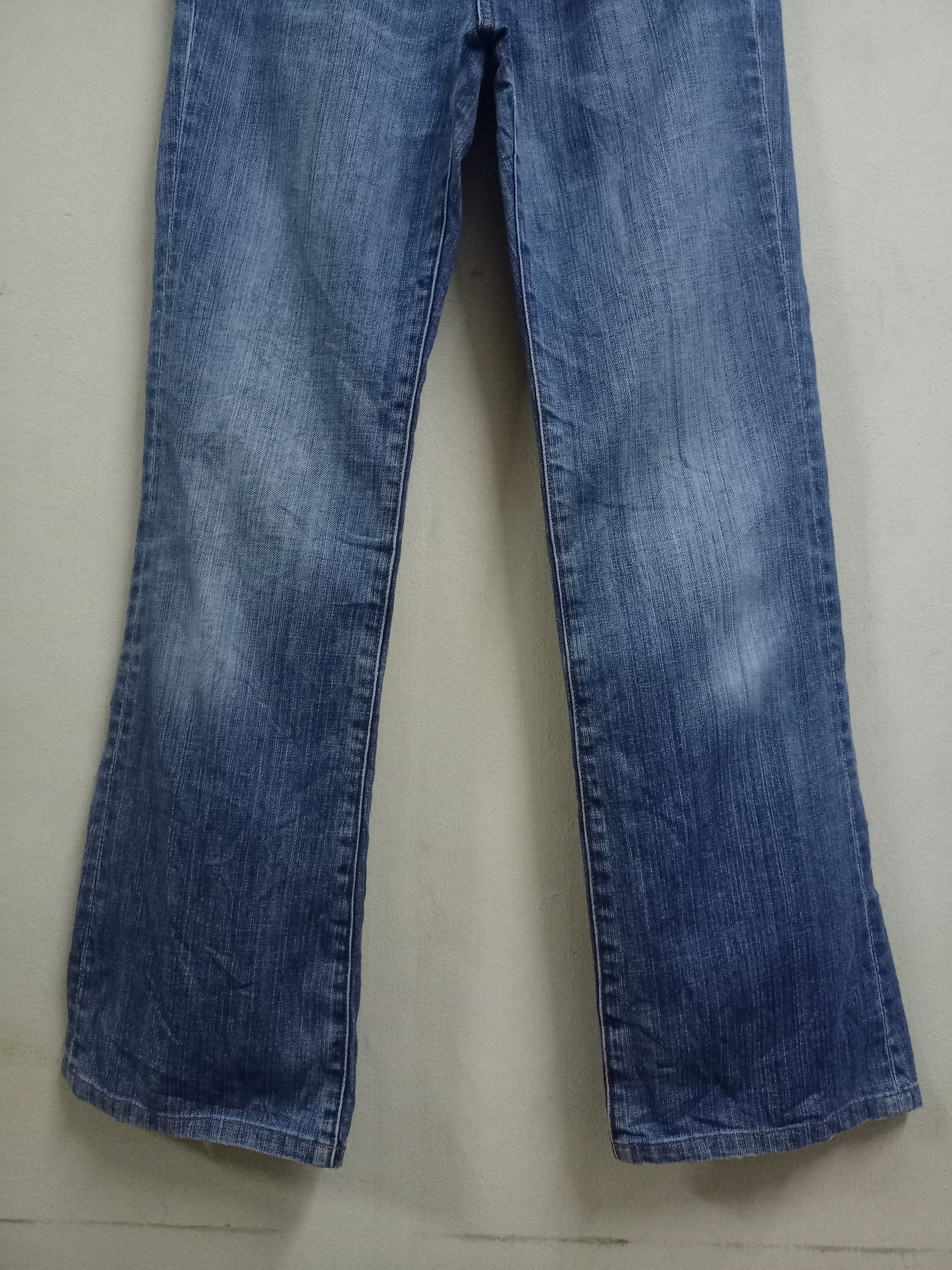 Japanese Brand × Uniqlo Vintage Japanese Uniqlo Blue Wash Flare Jeans Size US 26 / EU 42 - 5 Thumbnail