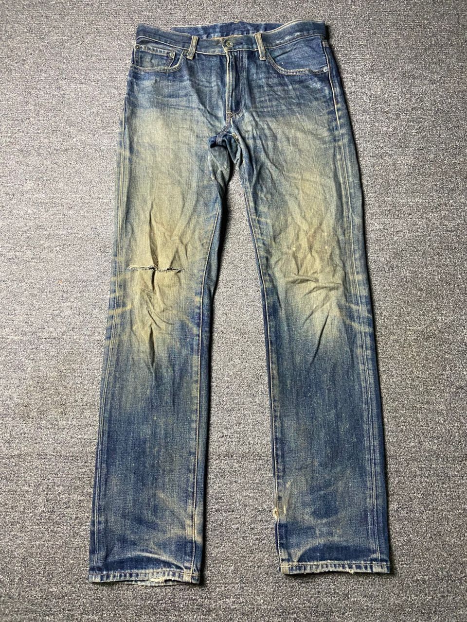 Uniqlo Uniqlo Distressed Denim Ripped Jeans (148) Size US 33 - 1 Thumbnail