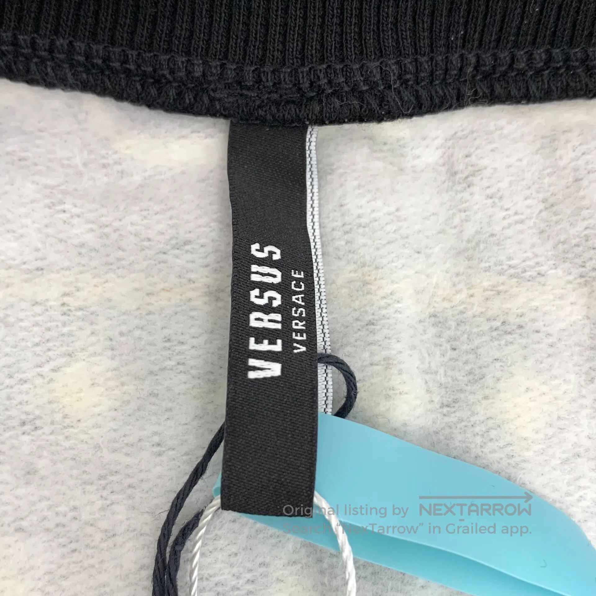 Versace Versace Black cotton long-sleeved sweatshirt with gold cha Size US M / EU 48-50 / 2 - 5 Thumbnail