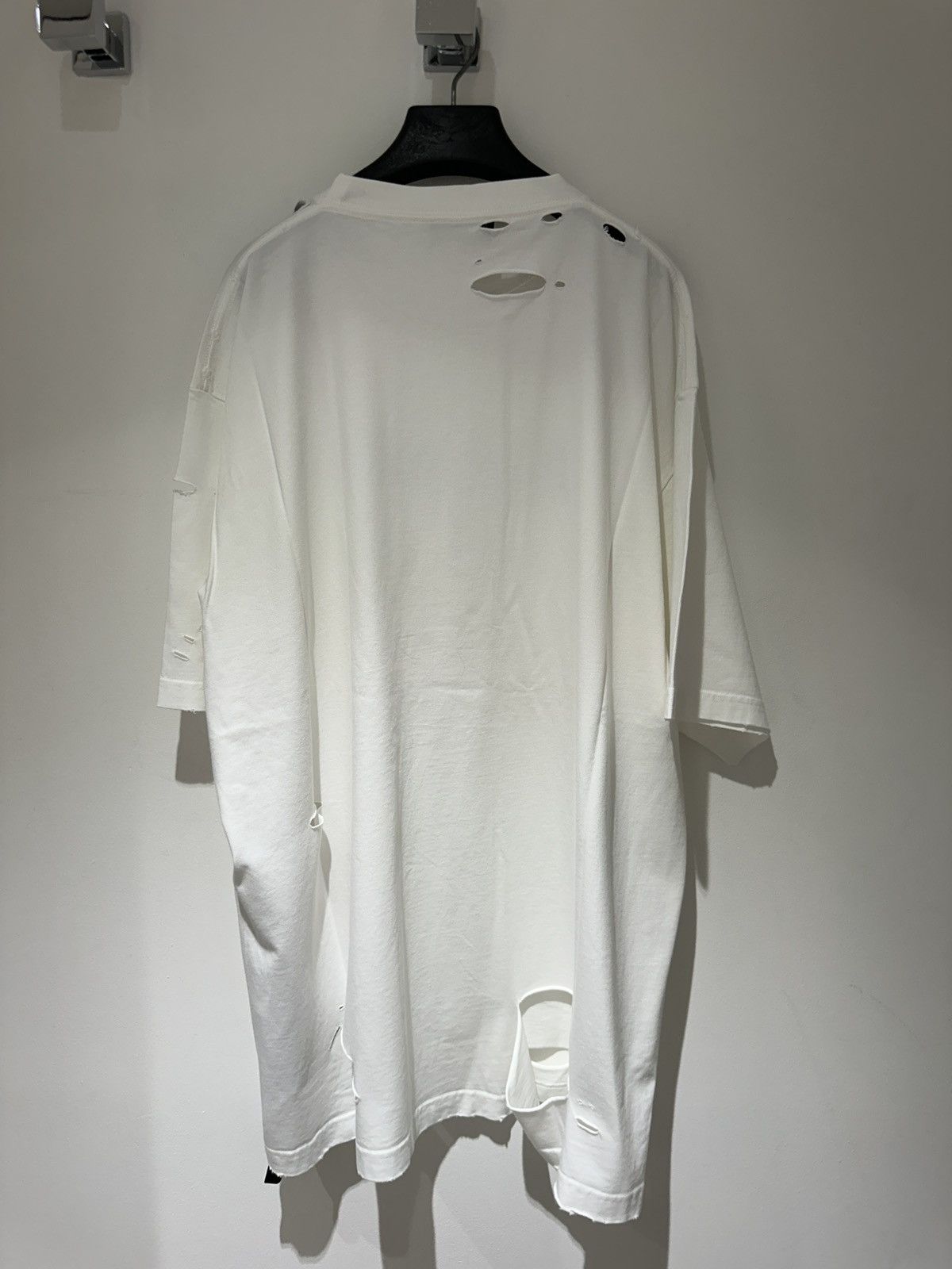 Balenciaga Balenciaga Balenciaga Distressed Logo T Shirt Size US S / EU 44-46 / 1 - 2 Thumbnail